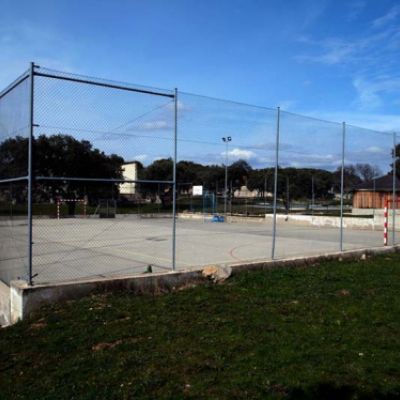 Pista polideportiva dentro de la finca